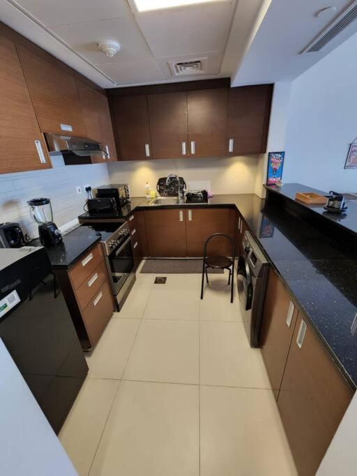 Apartament Cozy 1BR in Iconic Tower Abu Zabi Zewnętrze zdjęcie