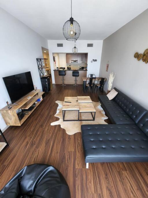 Apartament Cozy 1BR in Iconic Tower Abu Zabi Zewnętrze zdjęcie