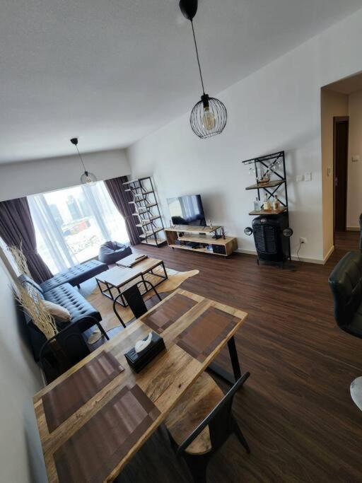 Apartament Cozy 1BR in Iconic Tower Abu Zabi Zewnętrze zdjęcie
