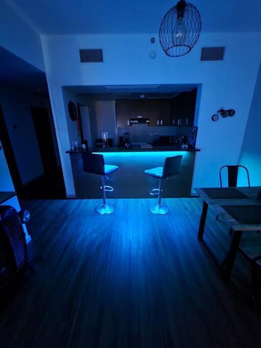 Apartament Cozy 1BR in Iconic Tower Abu Zabi Zewnętrze zdjęcie