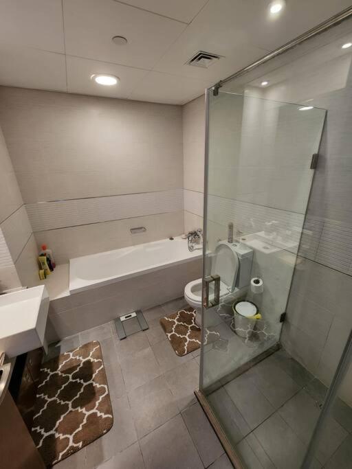 Apartament Cozy 1BR in Iconic Tower Abu Zabi Zewnętrze zdjęcie