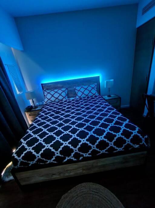 Apartament Cozy 1BR in Iconic Tower Abu Zabi Zewnętrze zdjęcie